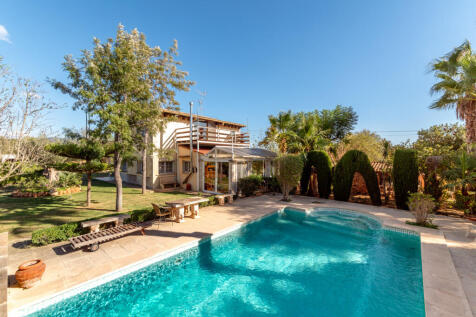 Idyllic finca with great potential in Llucmajor