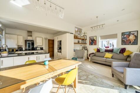 Mavis Avenue, Epsom