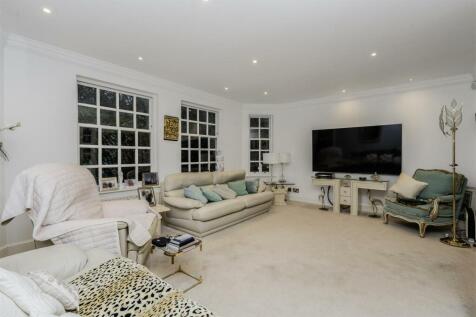 Davidson Frost-Wellings, DFW, Wellington House, Ay