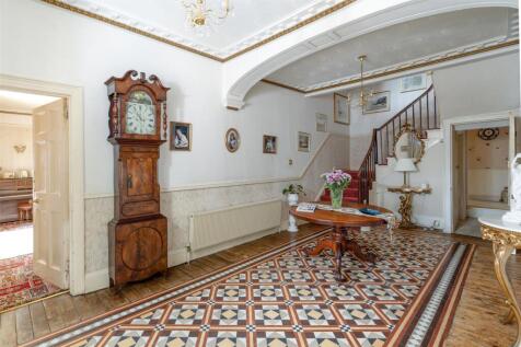Entrance Hall 1.jpg