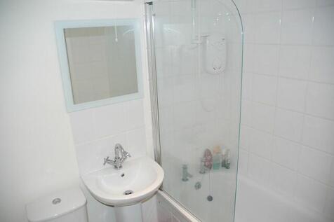 2 bedroom Ground Floor Apartment in Guildford photo 3