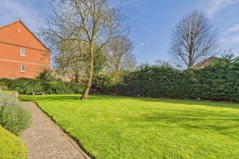 CAM01909G0-PR0312-STILL006