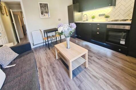 Salisbury Close, Eastleigh, Hampshire, SO50 photo 3