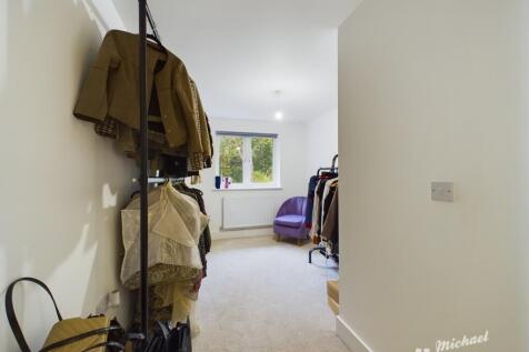 CAM02773G0-PR0024-STILL010