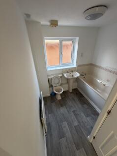 The Oval, Oldbrook, Milton Keynes photo 4