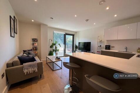 Open Plan Living Room &amp; Kitchen 