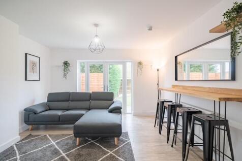 1-bed semi-detached on Roycroft Road (C), £675/mo