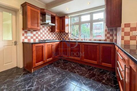 Bryanston Avenue, Twickenham, TW2 photo 3