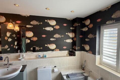 Ensuite Bathroom.JPEG