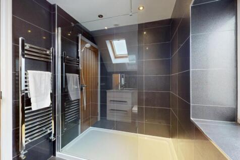 EN SUITE SHOWER ROOM
