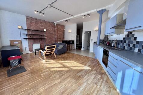 LIVING/KITCHEN/DINER