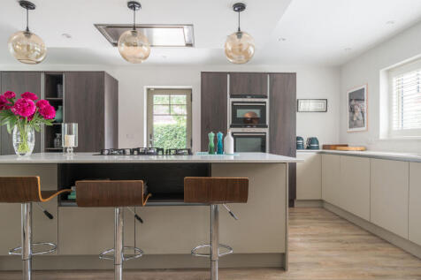 1305422-19-684729...