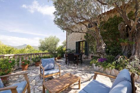 Charming Country House in Es Capdellà