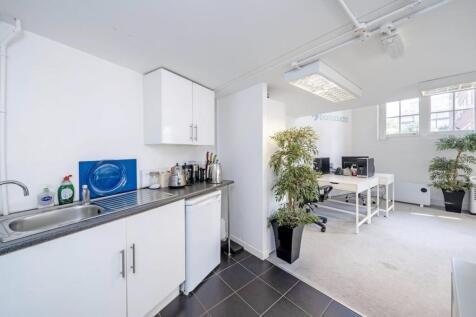 Unit 1C The Chandlery Kitchen.jpg