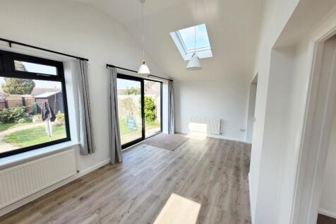 18 Balfour Gardens, Market Harborough, Leicestershire, LE16 photo 5