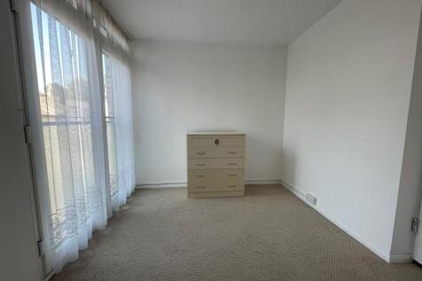 Flat 11 office area.jpeg