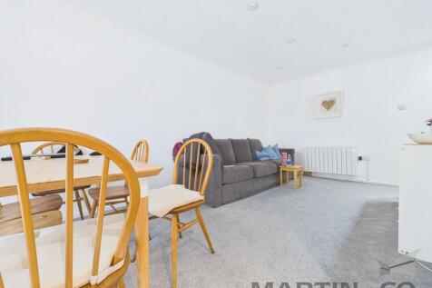 Churchwood Drive, Tangmere photo 3