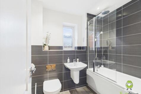 EweMove Estate Agents Basingstoke - Longwood Copse