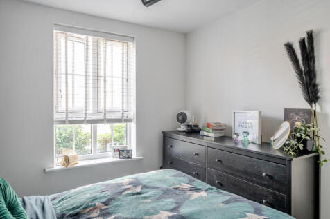 1345599-4-68b070c...