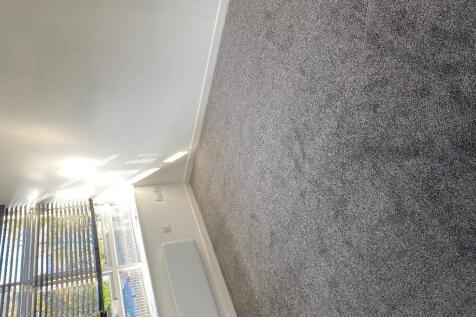 Large double bedroom, front facing,