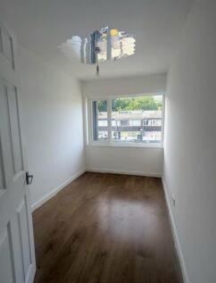 Meadway Precinct, Honey End Lane, Reading photo 5
