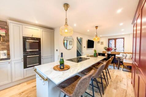 1. Kitchen.jpg