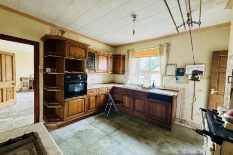 KITCHEN / BREAKFAST ROOM