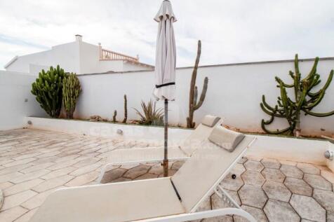 Villa with license and pool in Cala'n Porter