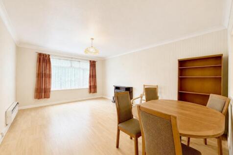 Bright and Spacious One Bedroom Ground Floor Flat