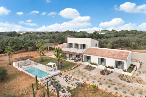 Panoramic aerial view of the estate