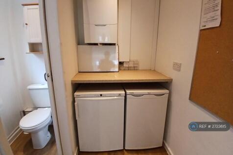 Utility 1- Fridge, Freezer, Modern Combi Boiler