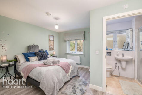 Becket Close, WOODFORD GREEN photo 4