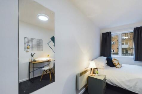 A bright and inviting double bedroom, perfect f...