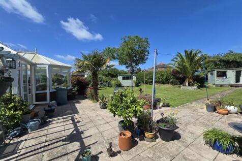 Garden to shed.jpg