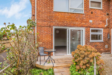 Ground Floor flat with GARAGE