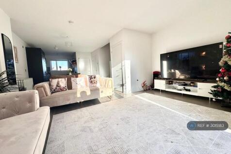 Very Spacious Open Plan Living Room