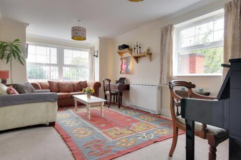 Living Room.jpg
