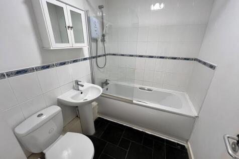 Rowlinson Court, 6 Heathley Park Drive,  photo 3