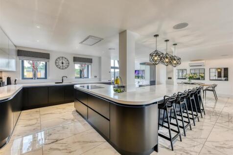 Meadow View, Mile Flat-Kitchen Family Room (5).jpg