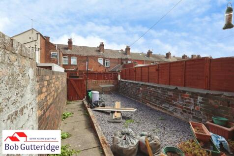 ENCLOSED REAR YARD
