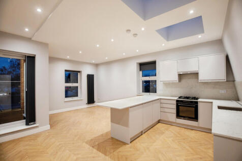 2 bed flat to rent Limes Road, London SE13