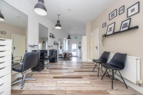Hairdresser / Barber Shop to rent Image 6