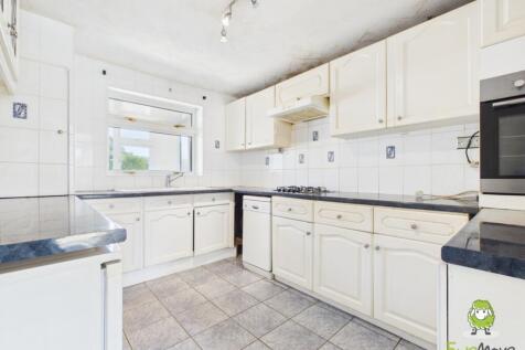 EweMove Estate Agents Basingstoke - Gilbert Close