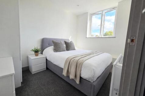 07_Bedroom_Main.jpg