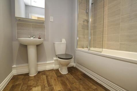 Bathroom NEW.JPG