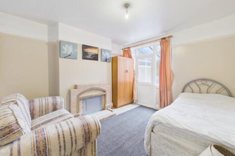 CAM05192G0-PR0147-STILL003