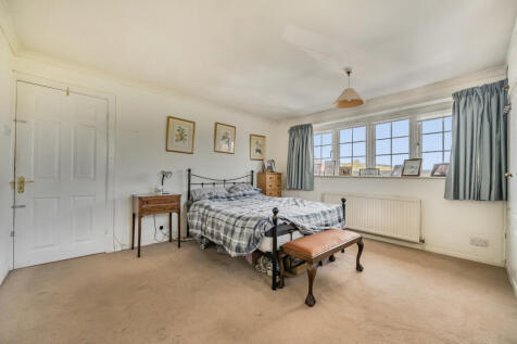 1370458-17-68f8c9...