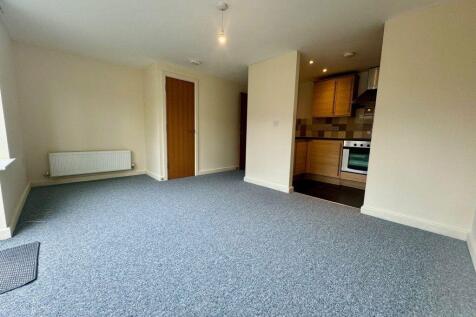 TWO BEDROOM GROUND FLOOR GARDEN FLAT, Nortoft Road photo 5