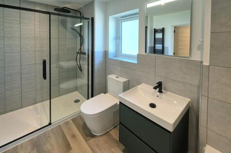 Ground Floor Family Bathroom/Shower
