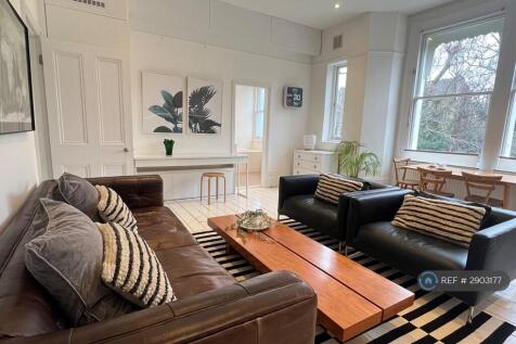 Living Room, Bright And Spacious